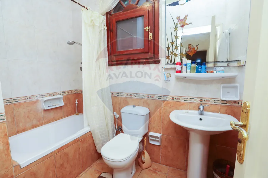 ڤيلا مسجلة شهر عقاري للبيع 1,200م كينج مريوط (بجوار فندق افريكانا)ڤيلا مسجلة شهر عقاري للبيع 1,200م كينج مريوط (بجوار فندق افريكانا)