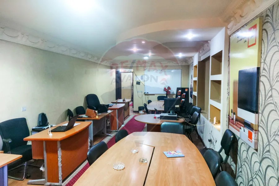 شقة للايجار 222 م سموحة (خطوات من شارع مصطفي كامل)