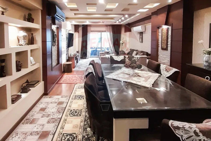 شقه للبيع  210 م السرايا ( تاني نمره من البحر )