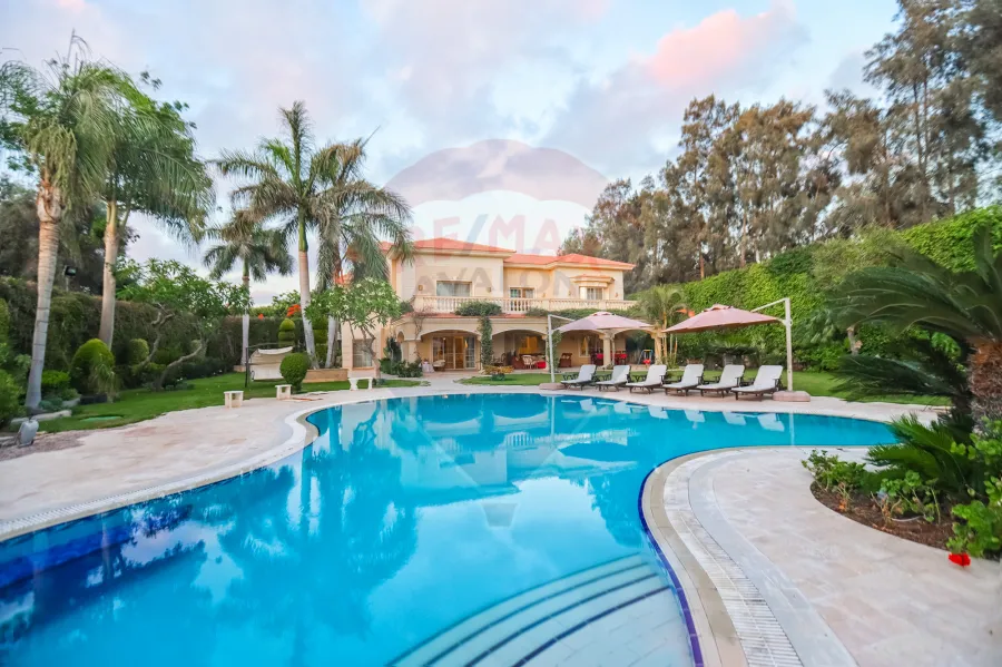 Villa for sale 3,000 m King Mariout (Palaces Area)