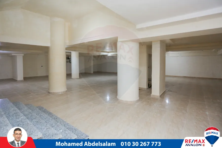 بدروم تجاري للبيع 300 م سيدي بشر (ش جمال عبد الناصر) -