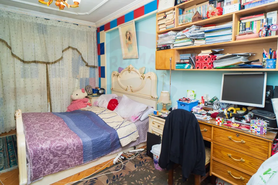 شقة للبيع 200 م زيزينيا (ش مسجد يحيى)