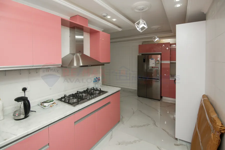 Apartment for sale 190 m Al-Mamoura ( steps from the sea )