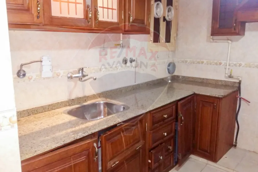 شقة للبيع 186 م سيدي بشر (ش العيسوي )