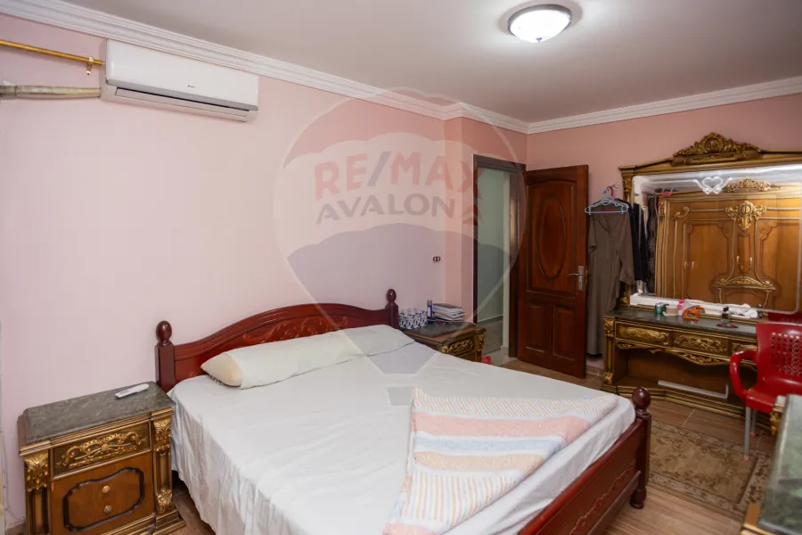 شقة للبيع 165 م كامب شيزار (ش عمر لطفي)