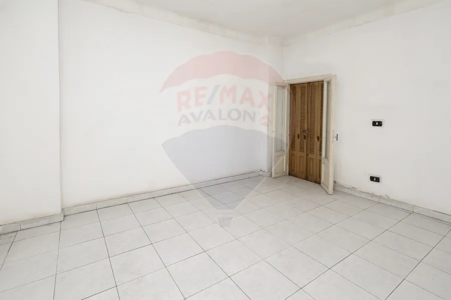 Complete property for sale 300 m Miami (Baron Cafe St. - steps from El Guish Road)