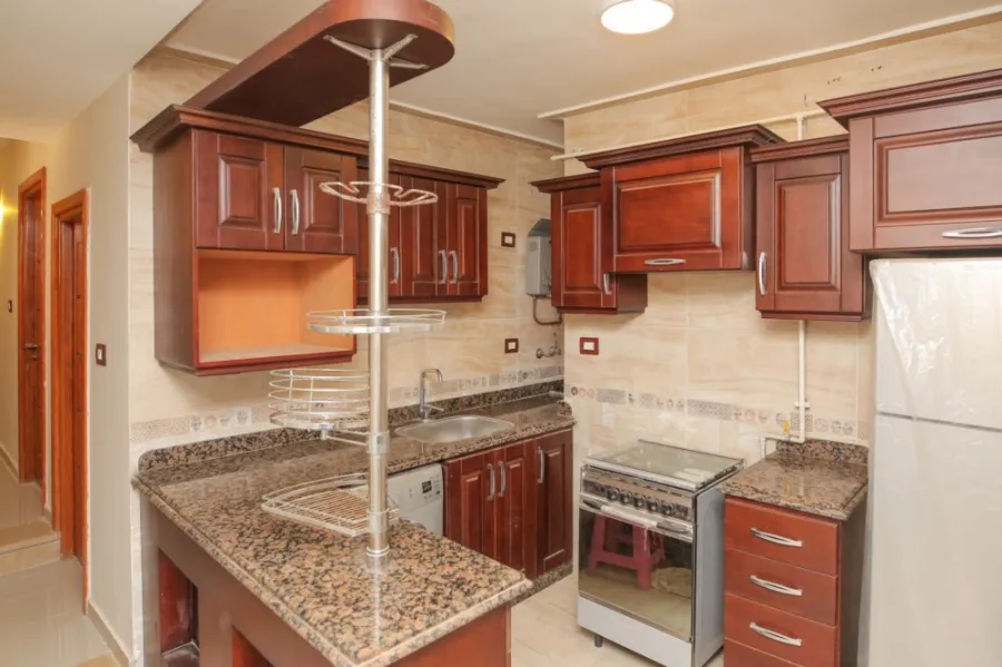 شقة للإيجار مفروش 125م سيدى جابر - خطوات من البحر ومستشفى القوات المسلحة