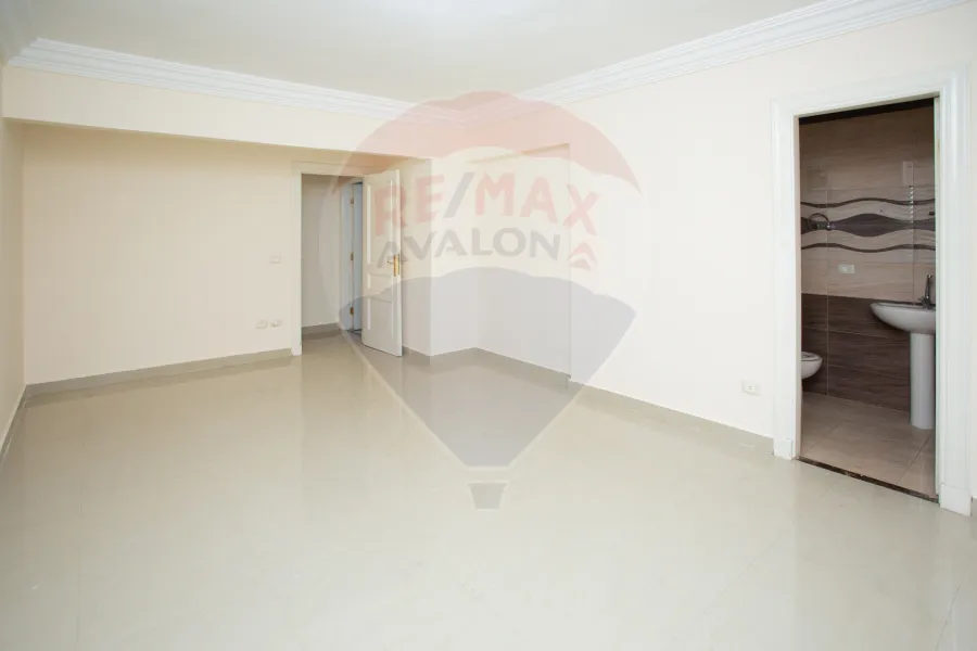 شقة مرخصة للبيع 220م سابا باشا (أمام قصر المرغني)