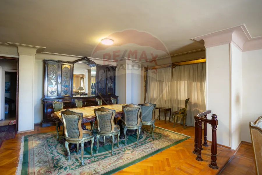 شقه للبيع 300 م زيزينيا (ش قائم حسن محمود)