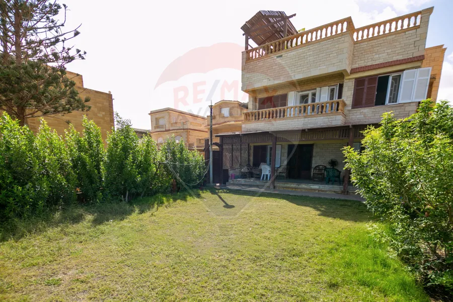 فيلا ستاند ألون للبيع (قرية بدر)  200 م + 120 م جاردن - صف أول بحر - 13,500,000 ج