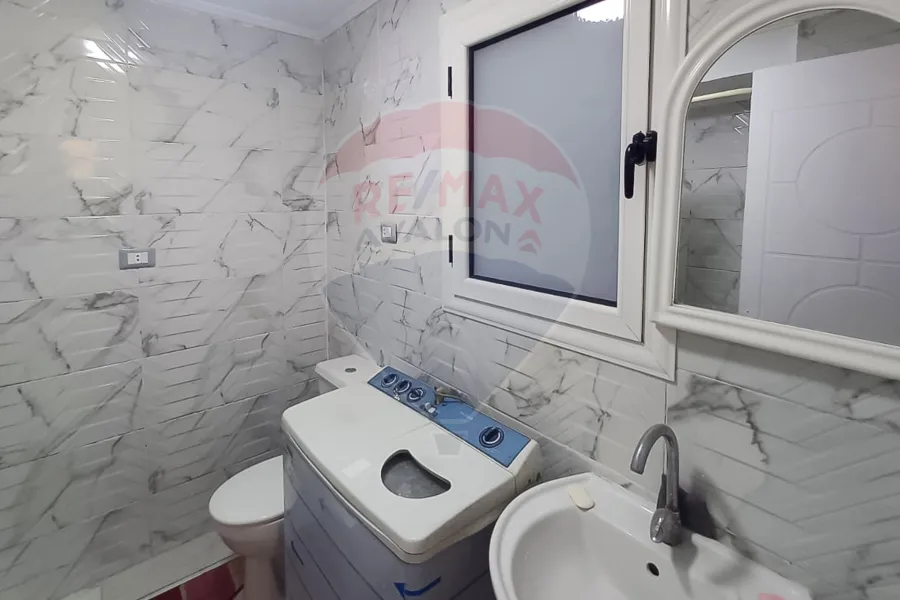 شقة للإيجار 100 م سيدي بشر (بجوار مدرسة الطفولة السعيدة)