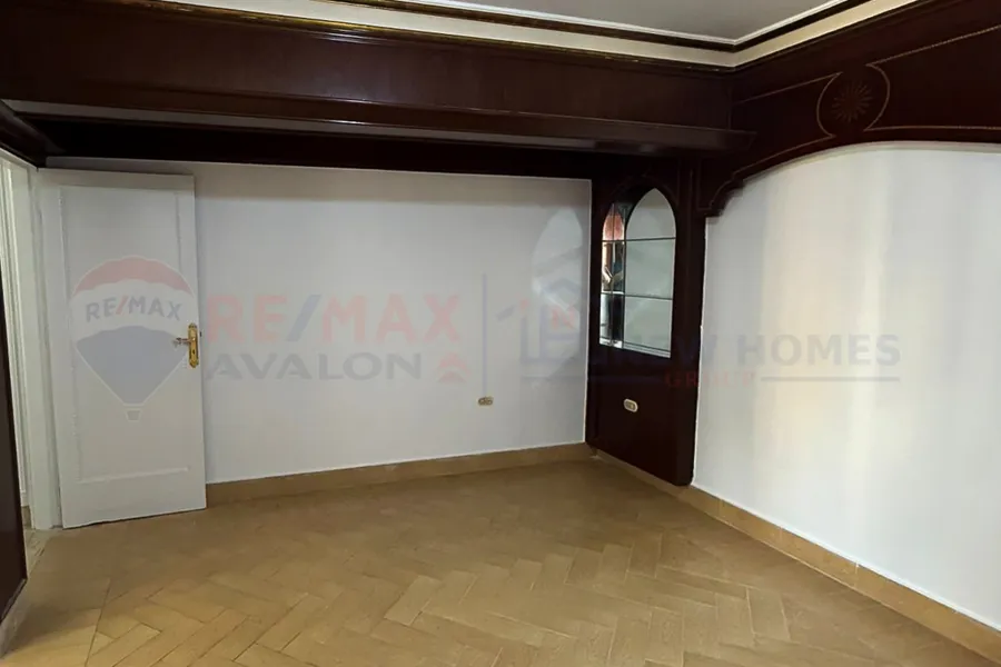 شقة للبيع 175 م الازاريطة (خطوات من الترام)