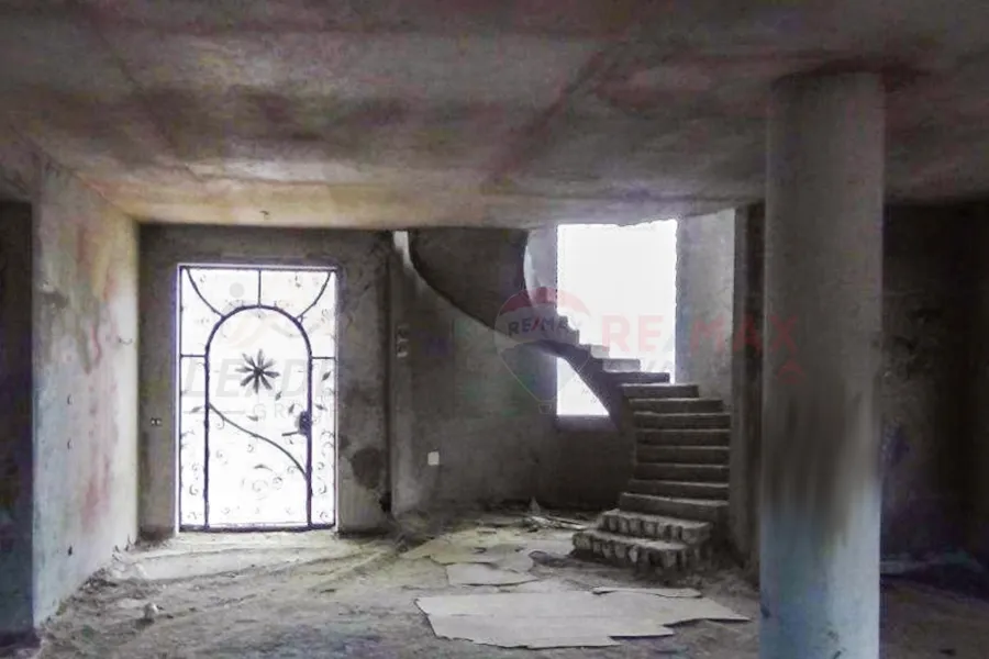 Standalone villa for sale, 560 m², King Mariout (Al Orouba Royal)