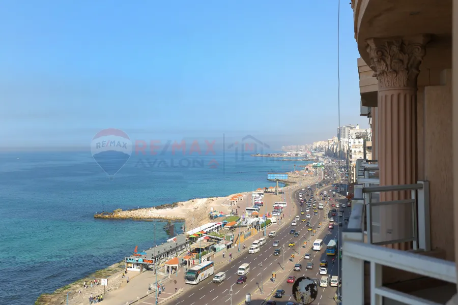 شقة للبيع 332 م  كامب شيزار ( على البحر مباشرة - عمارة براند )