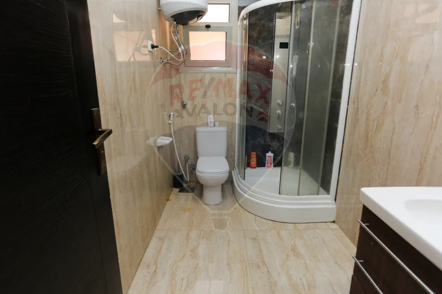 شقة للبيع 230 م + 48 م تراس  سموحة (حي الفيلات - عمارة براند)