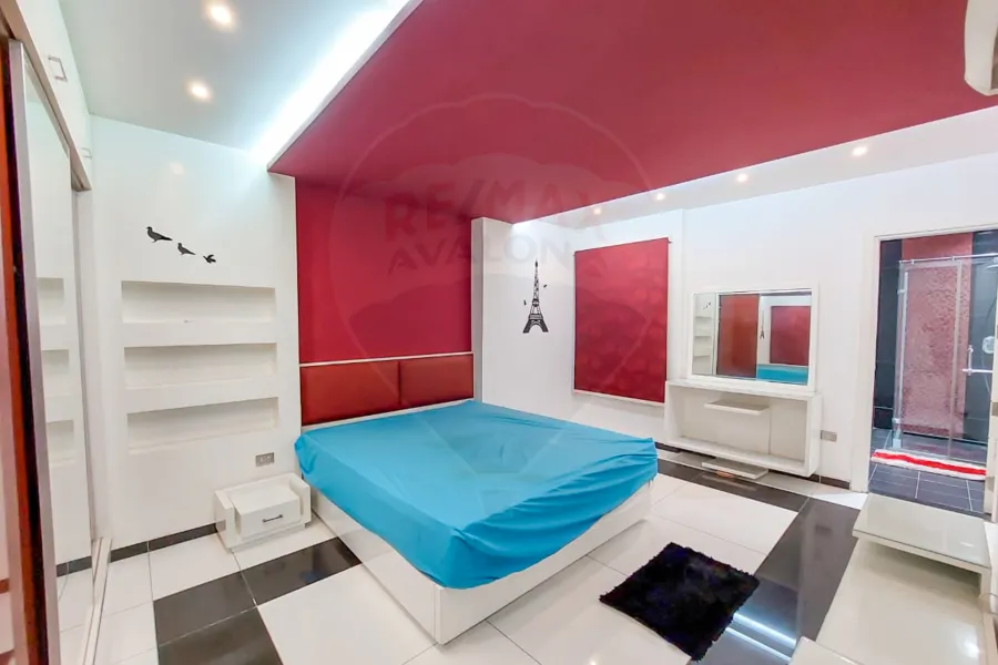 شقة للبيع 400 م سابا باشا (علي البحر مباشرة)