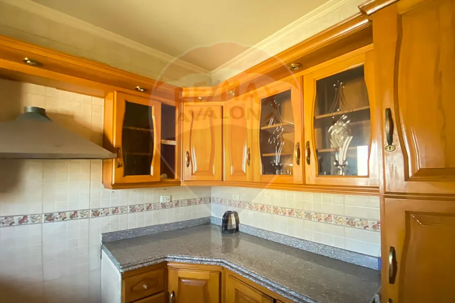 شقة للإيجار 230 م لوران (خطوات من ش شعراوي)