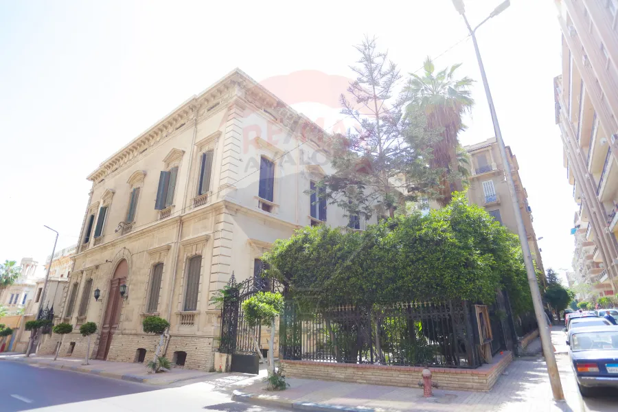Castle for sale Al-Hay Al-Latiny (Steps from Fouad St. and Sultan Hussein St.) 1,460 m
