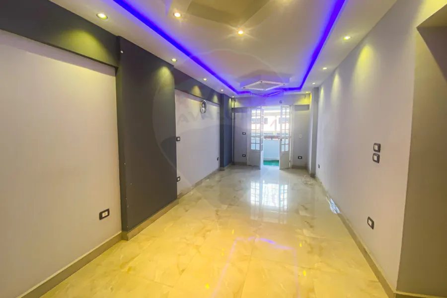 شقة للايجار110 م رشدي ( علي الترام مباشره)