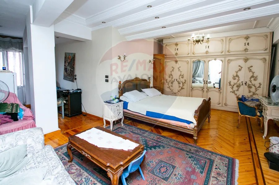 شقة للبيع 330 م جليم (تري البحر مباشرة)