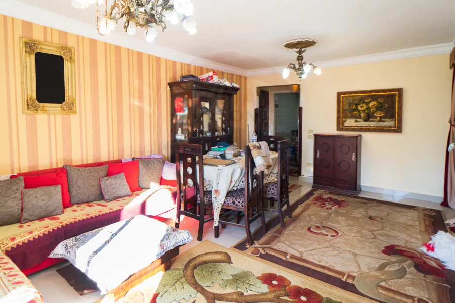 شقة للبيع 135 م محرم بك  (شارع الفردوس)