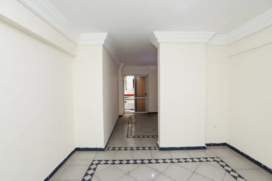 شقة للبيع 140 م ميامي (علي البحر مباشرة - خطوات من ش 45)