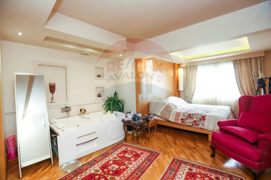 شقة للبيع 370 م كفر عبده (ش سكينة بنت الحسين)