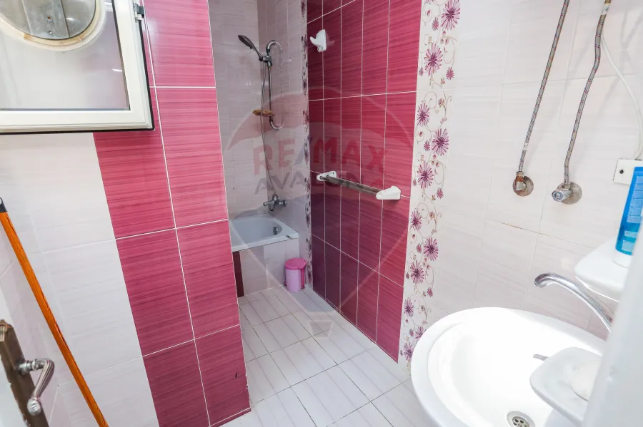 شقة للبيع 600م لوران ( خطوات من ش شعراوي )