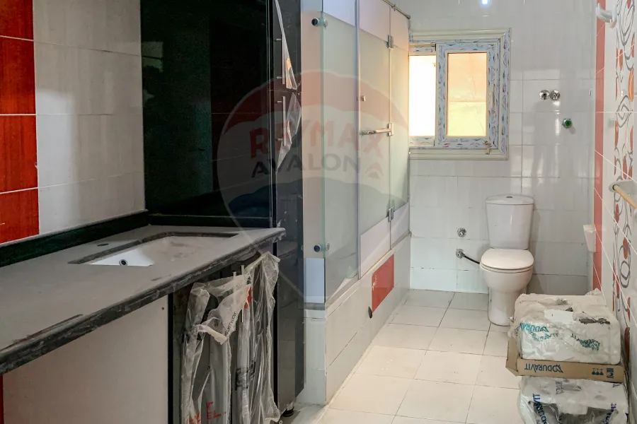 Villa for sale 675 m King Mariout ( main Kafoury road - Loaa Shebl Abdel-Gawad st. )