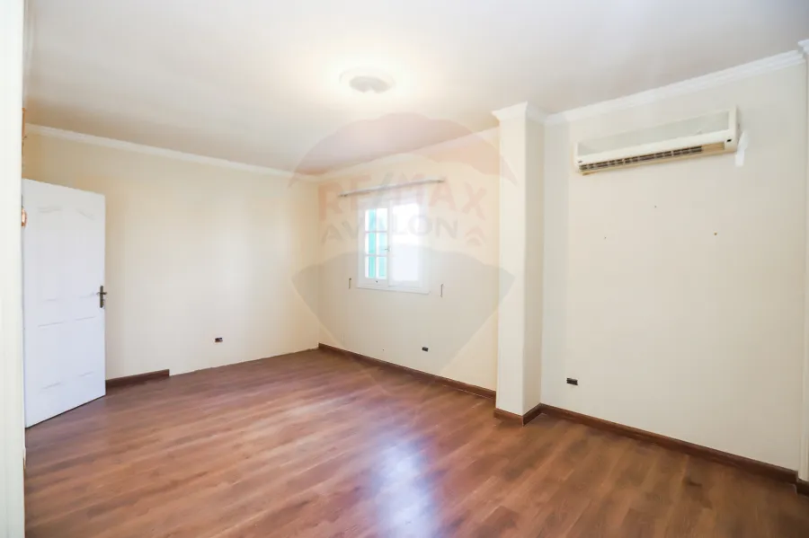 شقة للبيع 275م سموحة  (  ش بهاء الدين الغتوري )