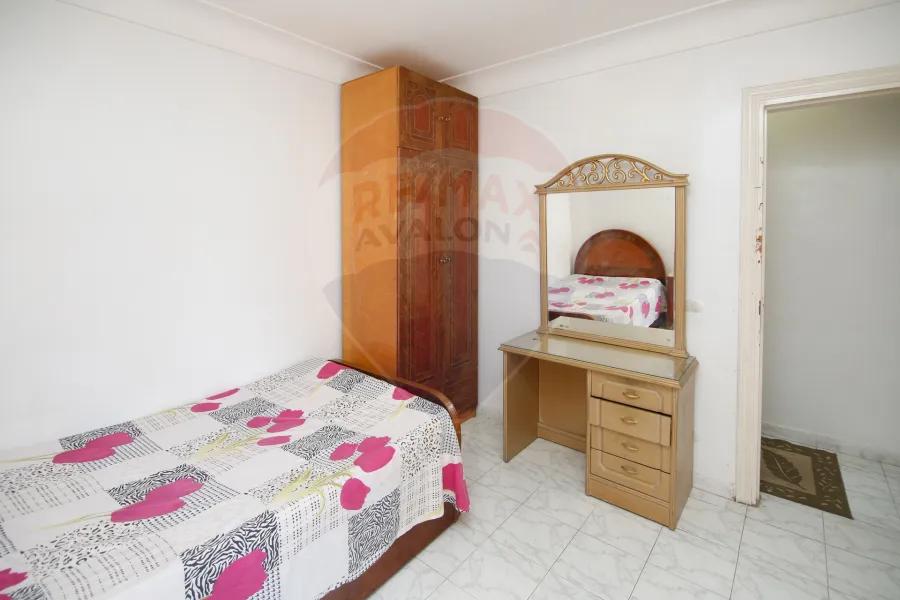 شقة للبيع 105 م المندرة (ش جمال عبد الناصر)