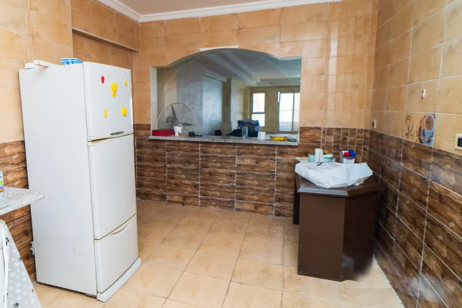 شقة للبيع 200 م كليوباترا (علي البحر مباشرة)