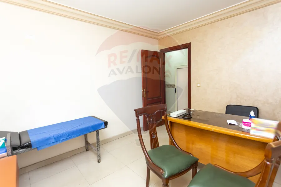 شقة للبيع 135 م محرم بك (ش قناة السويس)