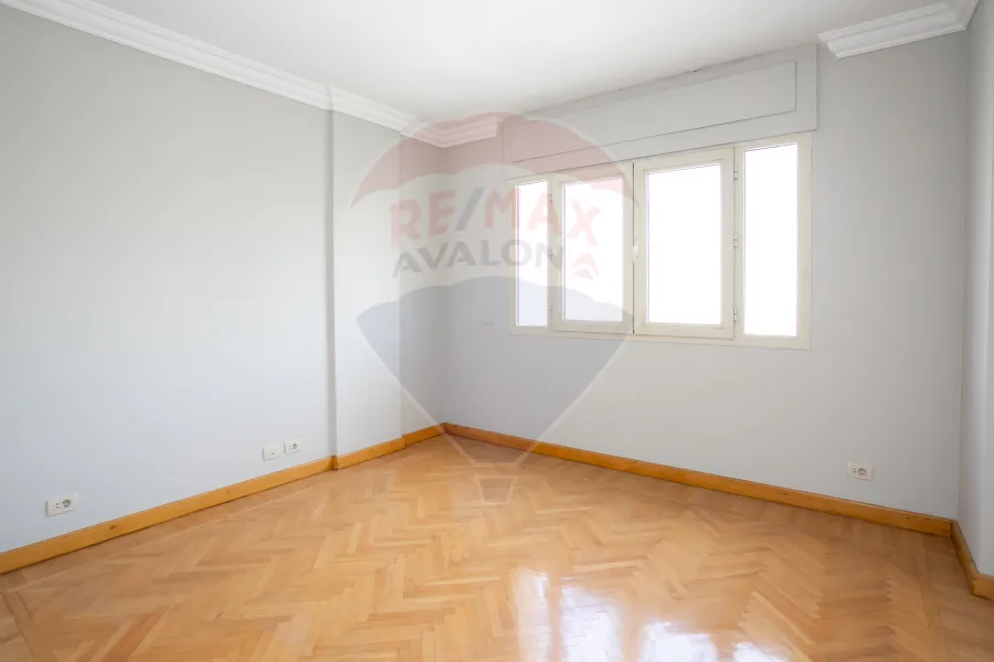 Apartment for sale, 235 m, Smouha (Fawzy Moaz St, Lotus Tower)