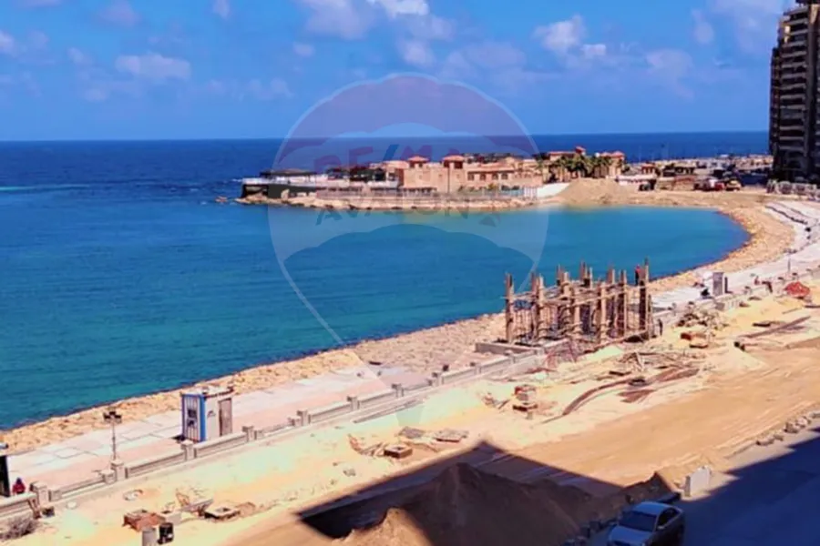 شقة للبيع 110 م  سيدي بشر (علي البحر مباشرة)