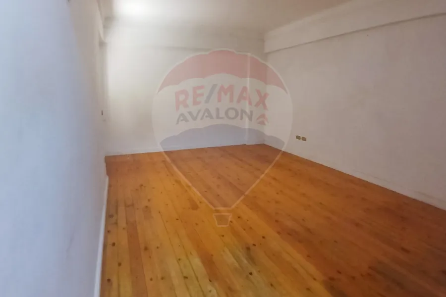 شقة للبيع 360 م جناكليس (ش ذو الفقار)