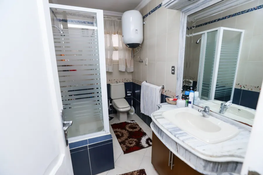 شقة للبيع 242 م جناكليس (ش عمر المختار) -