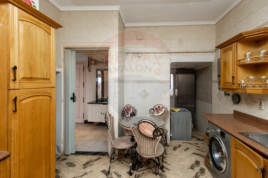 شقة للبيع 350 م  سابا باشا (على البحر مباشرة)