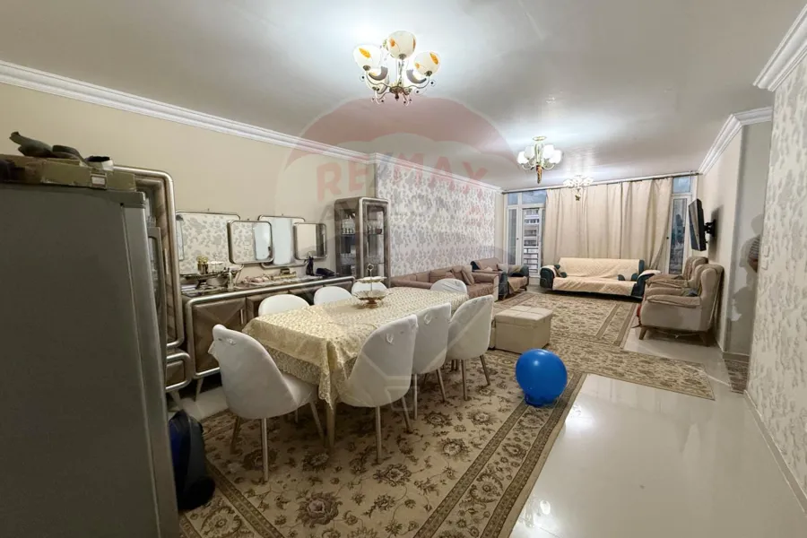 شقة للبيع 160 م لوران (ش عبد المنعم الدليل)