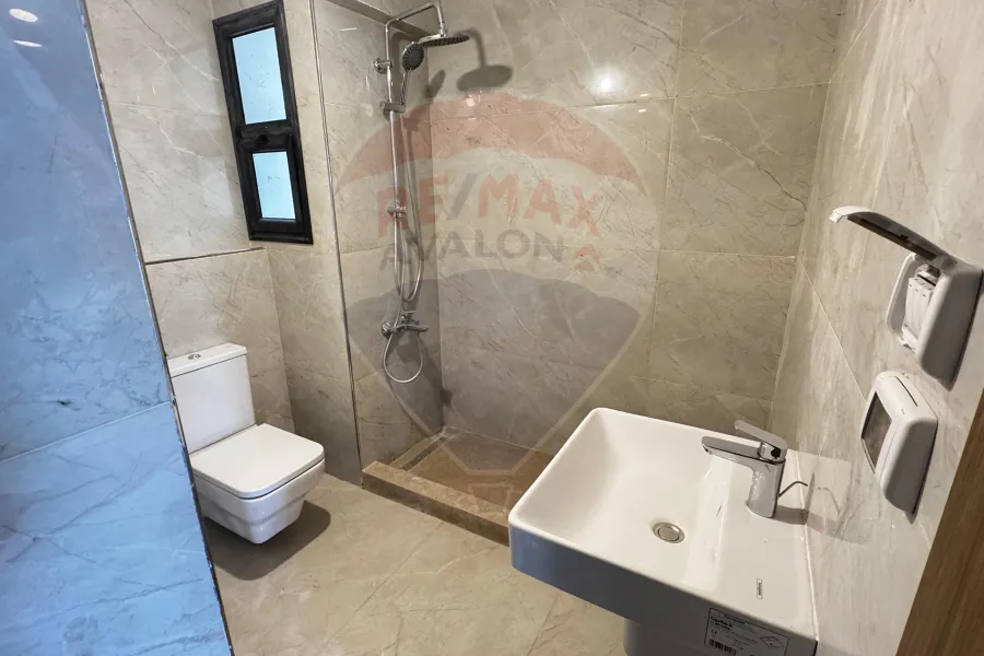 شقة للبيع 152 م سموحة (كومباوند سكاي لاين)