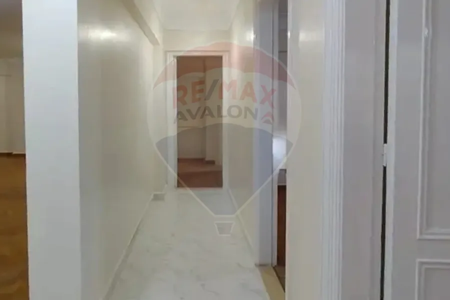 شقة للبيع 210 م زيزينيا (ش عبد السلام عارف)