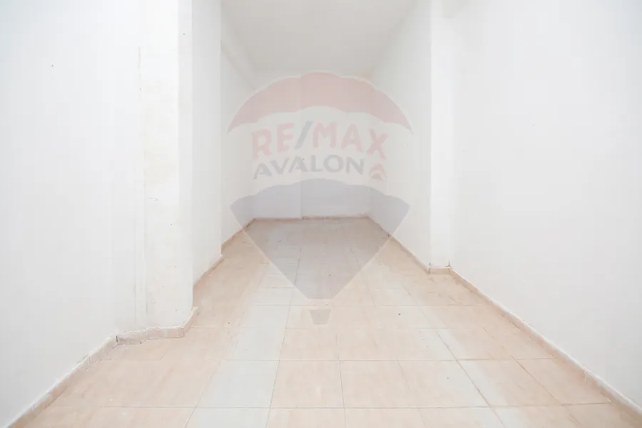 محل للبيع 43 م سيدى بشر بحرى (خطوات من ش خالد بن الوليد والبحر)