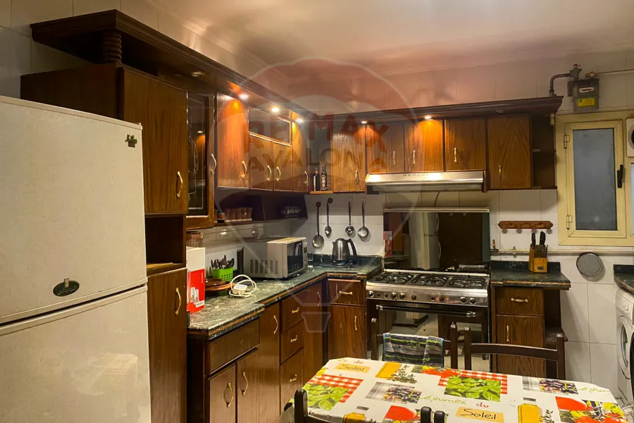 Apartment For Rent 200 m Stanley (Steps from the Sea)