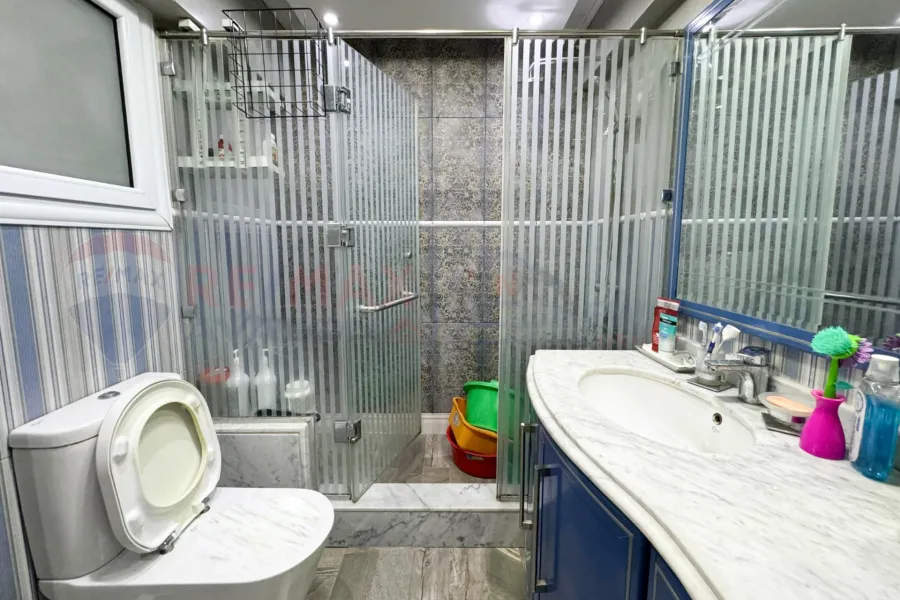 شقة للبيع 218 م محطة الرمل (ش فؤاد مباشرة)