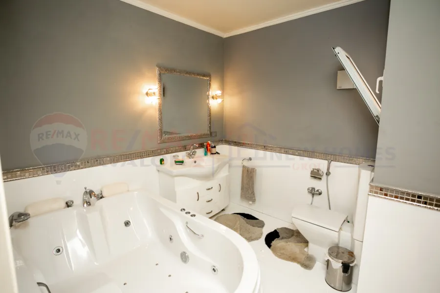 شقة للبيع 160 م كفر عبده (ش سكينة بنت الحسين)