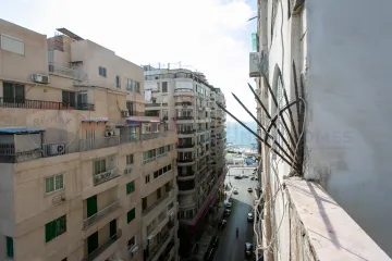 شقة للبيع 170 م رشدي (ش سوريا الرئيسى - خطوات من البحر)