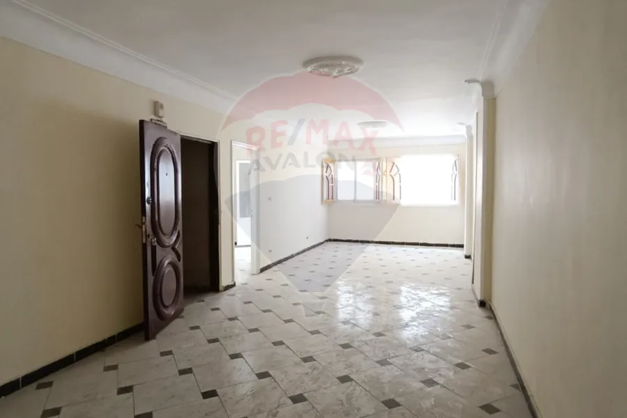 شقة للبيع 100 م سموحة (شارع النصر)