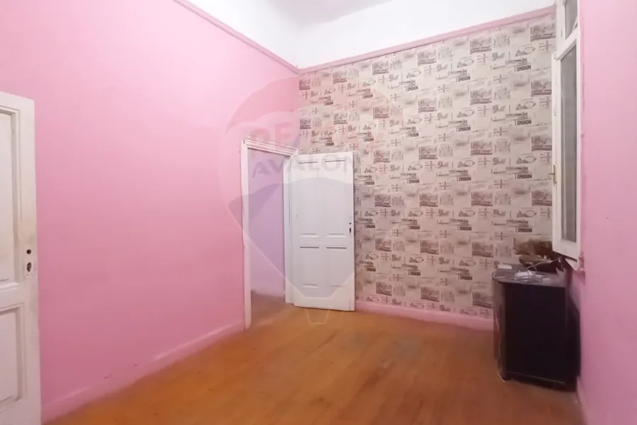 شقة للإيجار 200 م الازاريطة ( بالقرب من كلية طب اسنان )