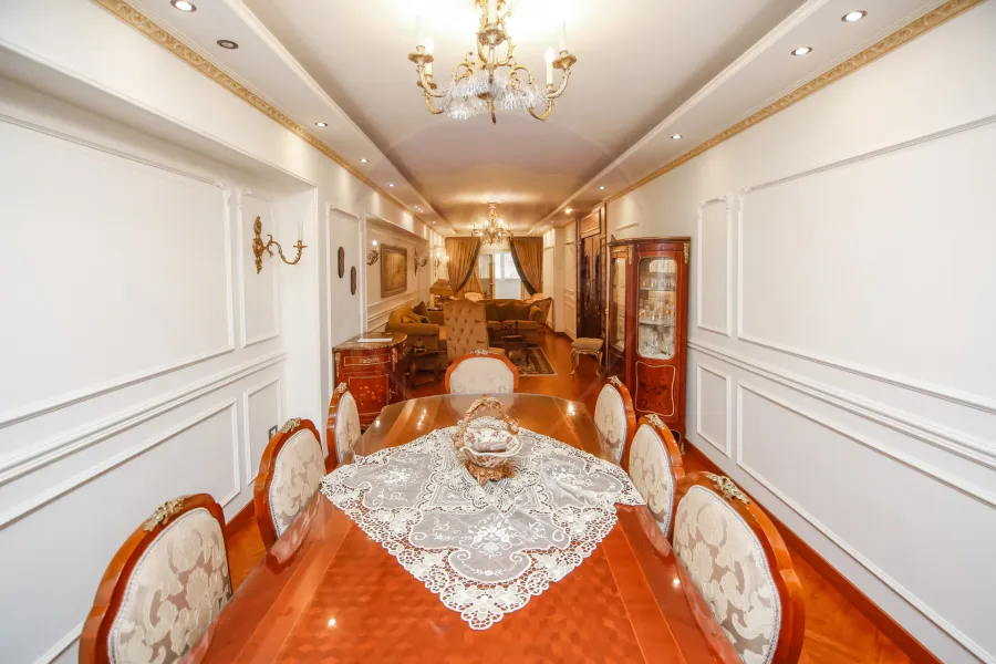 شقة للبيع 170 م كامب شيزار (خطوات من كوبري الجامعه)