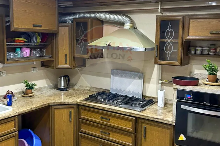 شقة للايجار 220 م سبورتينج (ش طيبة)